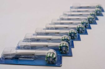 10x Genuine ORAL-B Electric Toothbrush Heads Cross Action Precision Sensitive 3D – Black / White – Sold By ITs ON SnAIL