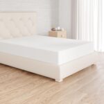 Amazon Basics Bedding Soft Microfibre Double Fitted Sheet with 12 inch (30 cm) Deep Pocket, 135 x 190 cm, White