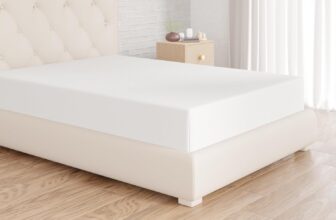 Amazon Basics Bedding Soft Microfibre Double Fitted Sheet with 12 inch (30 cm) Deep Pocket, 135 x 190 cm, White