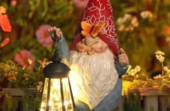 HONGLAND Solar Gnome Fence Light – Outdoor Hanging Garden Decor, Weatherproof Yard Ornament for Patio & Tree, Funny Gift for Garden Lovers