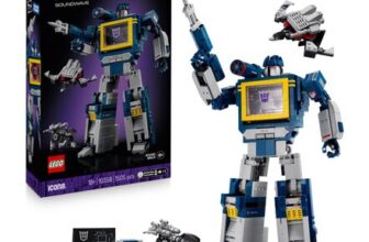 LEGO Icons Transformers Soundwave Display with Laserbeak and Ravage 10358