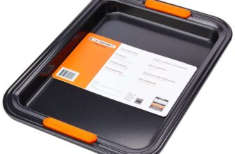Le Creuset Non-Stick Carbon Steel Small Rectangular Baking Tray, 32.2 x 24 x 2.58 cm, Matte Black – Prime deal