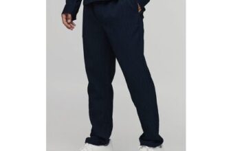Man Textured Pleated Tapered Fit Trousers