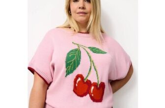 Pink Cherry Graphic Knitted T-Shirt – Small