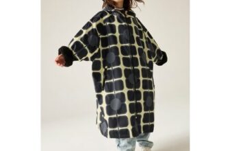 Regatta Giant Poppy Mono Orla Waterproof Changing Robe