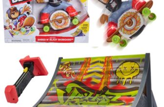 Tech Deck Shred N Blast Sk8board, Motorised Finger Skateboard Toy with Rider and Ramp