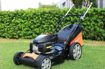 YardForce 167cc Honda Engine 51cm Self-Propelled Petrol Lawn Mower Instore
