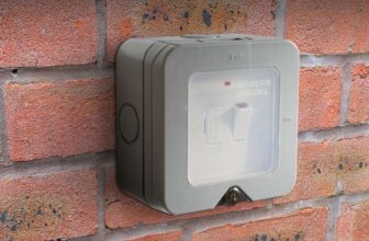 BG Electrical Outdoor Switched Fused Connection Unit with LED Power Indicator, Weatherproof Fused Spur Switch, Grey, 13A, IP66 Rated, WP53