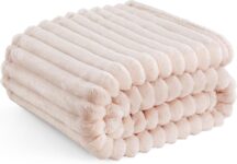 Bedsure Fleece Throw Blanket for Bed – Fluffy Cosy Warm Blankets for Sofa, Soft Cute Double Size Throw Gifts for Women and Girls, Crystal Pink, 150×200 cm