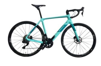 Bianchi Infinito CV Disc Road Bike 105 Di2 groupset, Vision Trimax 30 wheels