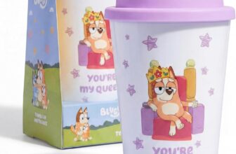 Bluey Youre My Queen Travel Mug Gift Set, 2 Tea Bags Officially Licensed, Insulated Ceramic Cup, Silicone Lid, English Breakfast Tea, Bluey Gifts, Mum, Mothers Day