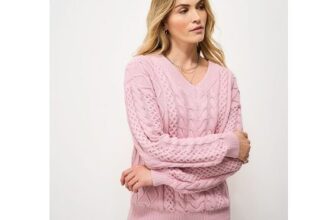 Cable-Knit V-Neck Jumper in Pink