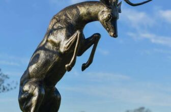 Cast Aluminium Rutting gold deer Stag Sculpture