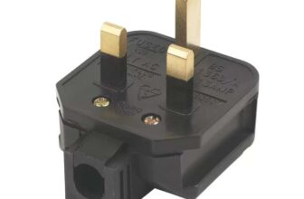 Essentials 13A Fused Heavy Duty Plug Black – Free C&C