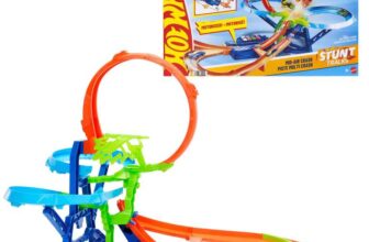 Hot Wheels Toy Car Track Set, Stunt Track Mid-Air Crash with 1:64 Scale Die-Cast Toy Car