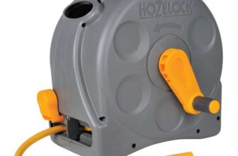 Hozelock 2-in-1 Compact Enclosed Hose Reel with 25 m Hose and Connectors