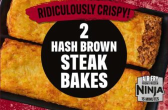 Iceland Ridiculously Crispy 2 Hash Brown Steak Bakes/Cheese & Onion Bakes 260g
