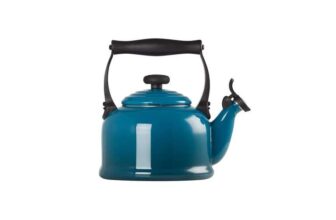 Le Creuset Traditional Stove-Top Kettle with Whistle, Suitable for All Hob Types Including Induction, 40102026420000