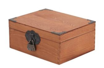 Livingandhome Lockable Pine Wood Keepsake Box