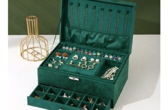 Livingandhome Velvet Jewellery Box with Lock
