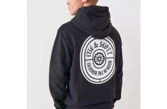 Lyle & Scott Borders Label Graphic Hoodie – Black