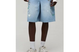 Man Baggy Paint Splatter Chain Print Washed Denim Shorts