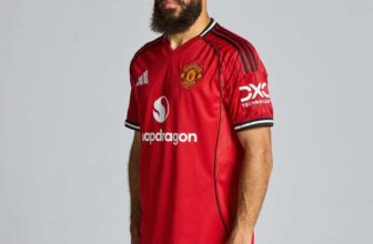 Manchester United 25/26 Home Jersey in S, M & 4XL