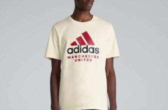 Manchester United Seasonal Graphic T-Shirt Beige