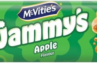 McVities Jammys Apple Flavour Biscuits, Soft Centre Snacks, 136.5 g (Pack of 1)