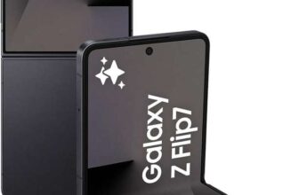 Samsung Galaxy Z Flip7 AI Phone, Thin & Light Foldable Design, Large Cover Screen, 50MP Camera, 256GB