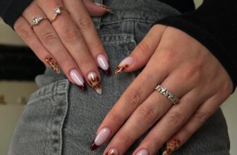 Short Almond Press on Nails, 24pcs 12 Sizes French Tip False Nails Press Ons Glossy Brown Dyed Fake Nails with Leopard Print Flower Golden Pearl Design, Reusable False Nails Almond for Home Manicure
