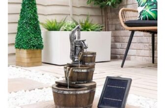 Streetwize Solar Water Feature – Traditional Pump and Buckets Fountain