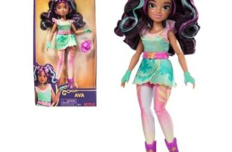Unicorn Academy Ava Doll with Highlighted Hair, 7 Accessories, 24.1cm