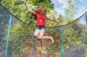 Vinsani 10M/32FT Trampoline Lawn Sprinkler Outdoor Water Park Sprayer Hose, Adjustable Water Pressure, Leakproof PE Material Trampoline Accessories for Summer Fun Garden Play Kids Outdoor Cooling