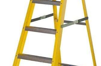 Werner fibreglass 1.7m 6 Step swing back Step Ladder