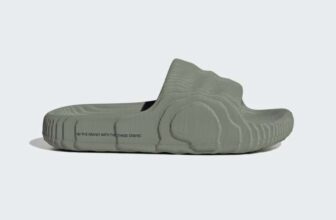 Womens ADILETTE 22 SLIDES, Silver Green / Core Black, Size 5-7