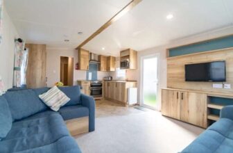 4-Nts Sleeps-8 31Aug-04Sep 3-Bedroom Essex Static Home Lounge, Kitchen, Bathroom, Central Heating & Dbl Glazing under £5.13pp per night