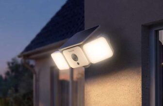 All-in-One Solar Floodlight-Level Security Cam with code