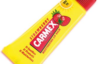 Carmex – Moisturising Lip Balm Tube Strawberry Classic Set Dry Lips Spf15 – 1 Piece