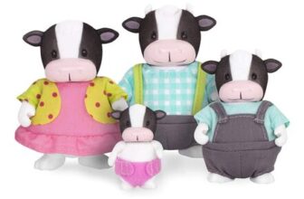 Lil Woodzeez Moosical Moo Cow Family: 4 Figurines, Storybook
