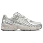 New Balance 740 Women, Metallic Silver – Size 3-6 w/code Unidays