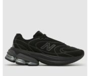 Womens New Balance 5030 in Black, Size 4-6 & 8. Free C&C