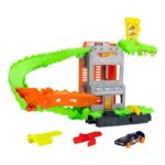 Hot Wheels Croc Pizza Attack Playset and 1:64 Scale Car