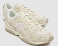 New Balance 204L in Sea Salt & Stone Pink