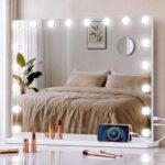 Songmics 44 x 50 x 5.7 cm Vanity Mirror with with Adjustable LED Lights & USB Charging Ports