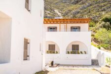 14 Nights 2 Adults 13-27 Oct Self-Catering Kalmnos Island £14.79pppn Jet2 Manchester Flights, 32kg Luggage, Backpack & Transfers w/Code