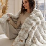 Bedsure Faux Fur Throw Blanket – Soft Thick Blanket, Beige, 150 x 200cm (discount at checkout) Sold by Bedsure EU / FBA