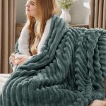 Bedsure Sherpa Fleece Throw Blanket, Dark Green, 150x200cm with checkout discount Sold by Bedsure EU / FBA