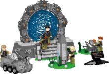 BlueBrixx Stargate on Planet – Licensed Building Blocks Set 675 Pcs, 5 SG-1 figures, Printed parts – Sold by BlueBrixx-Shop / FBA