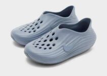 Nike ReactX Rejuven8 Junior Trainers – Blue/Black/Grey ( Sizes 3.5, 4.5, 5.5)